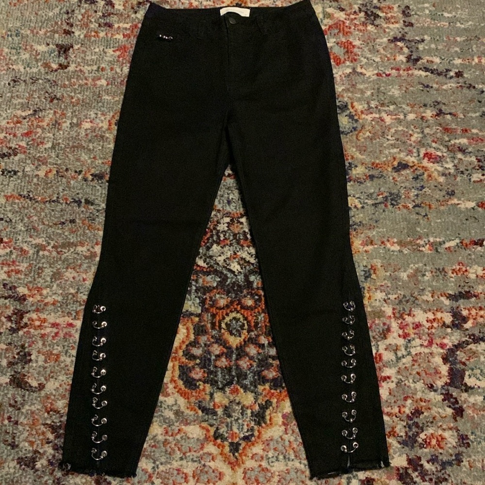 Like New Blue Revival skinny pierced circular rings jeans